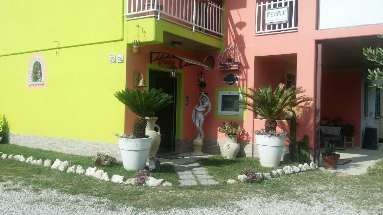 People Bed & Breakfast Castorano Exterior photo